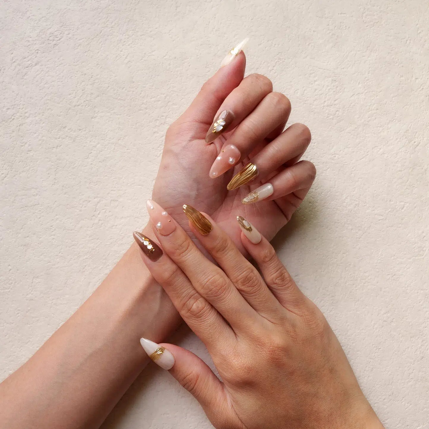 Ami Ami Press On Nails Goldie