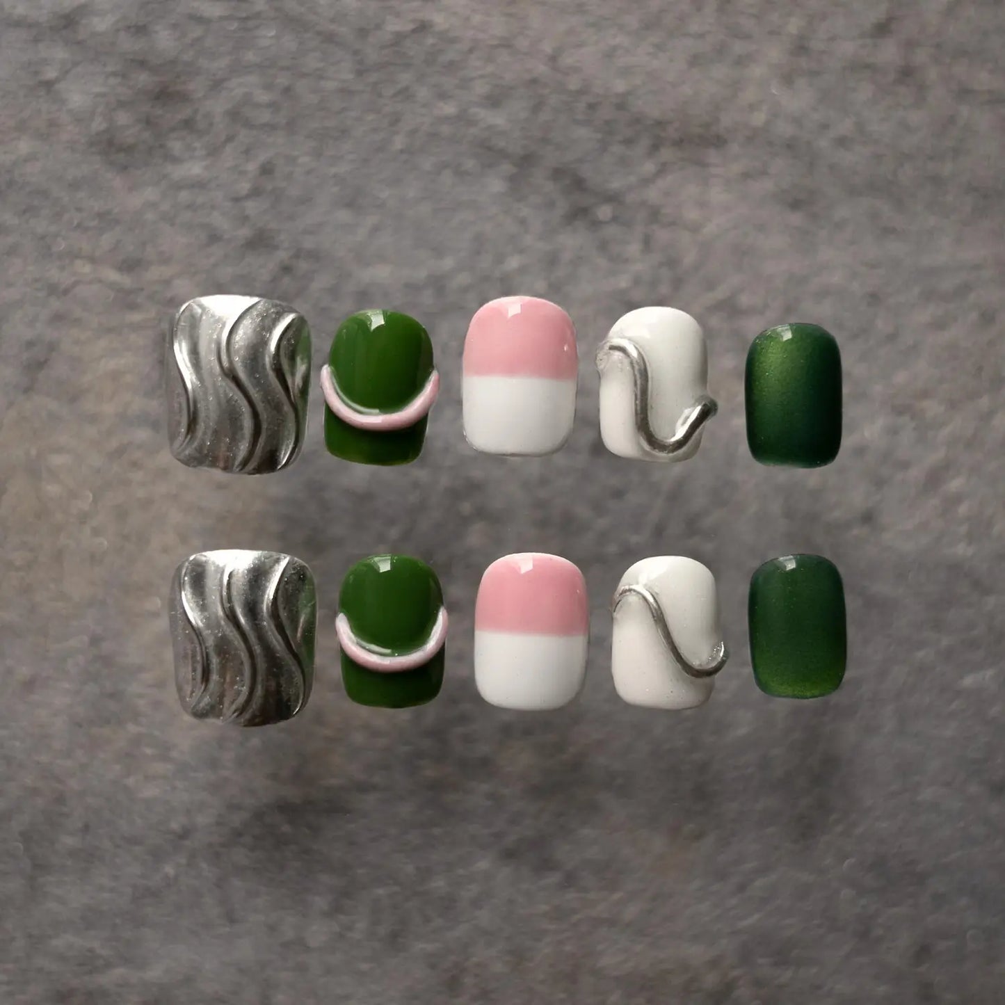 Ami Ami Press-On Nails Introspect